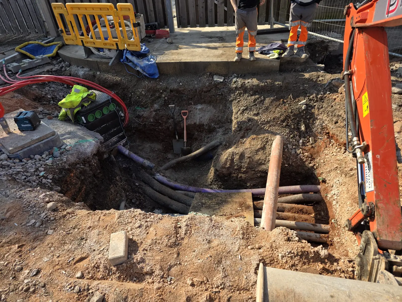Open excavation with multiple ducts